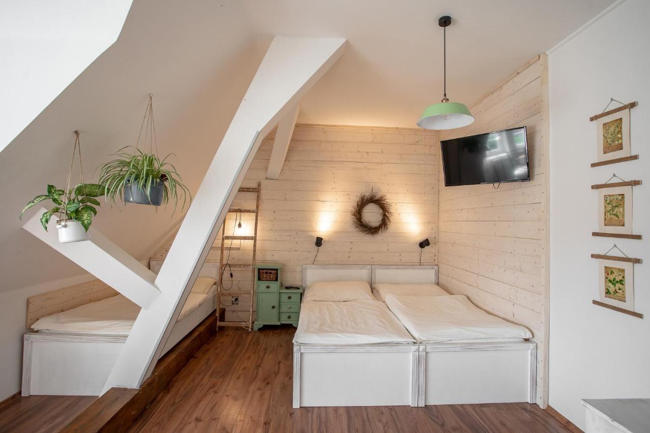 Penzion Statek Bernard Královské Poříčí Extérieur photo