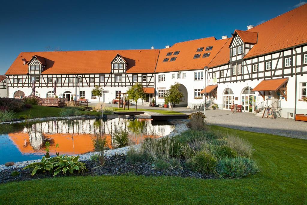 Penzion Statek Bernard Královské Poříčí Extérieur photo