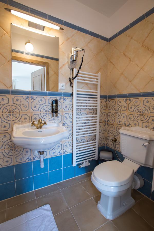 Penzion Statek Bernard Královské Poříčí Extérieur photo